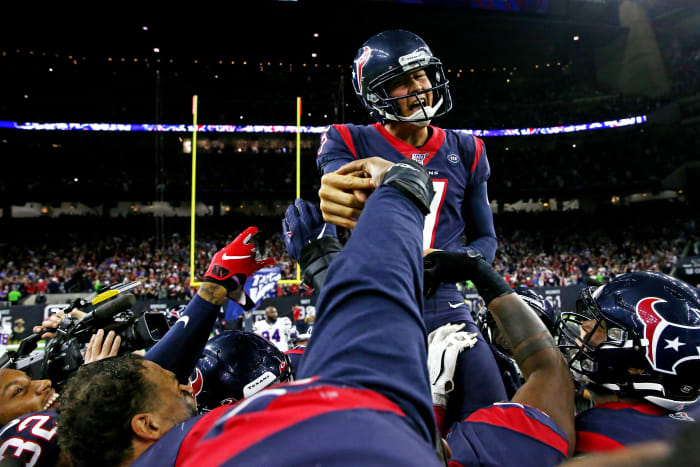 Texans kicker Ka'imi Fairbairn (7) celebrates with teammates after kicking the game-winning field goal to beat the Bills in the AFC Wild Card Playoff game on Jan. 4, 2020.